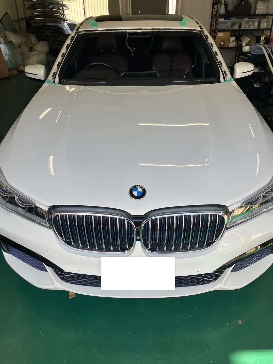 BMW ７シリーズ　フロントガラス交換