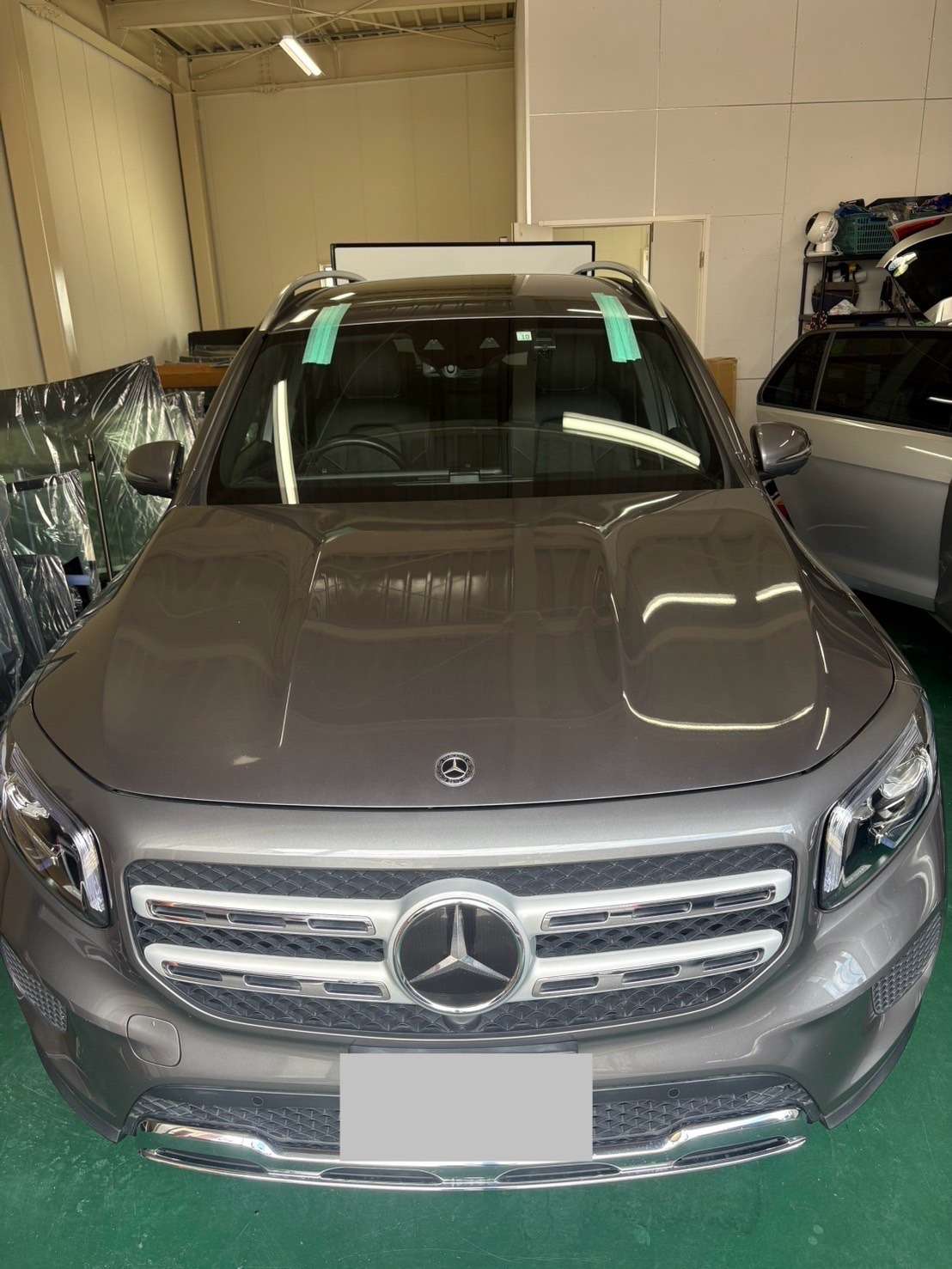 ベンツGLB200d　フロントガラス交換