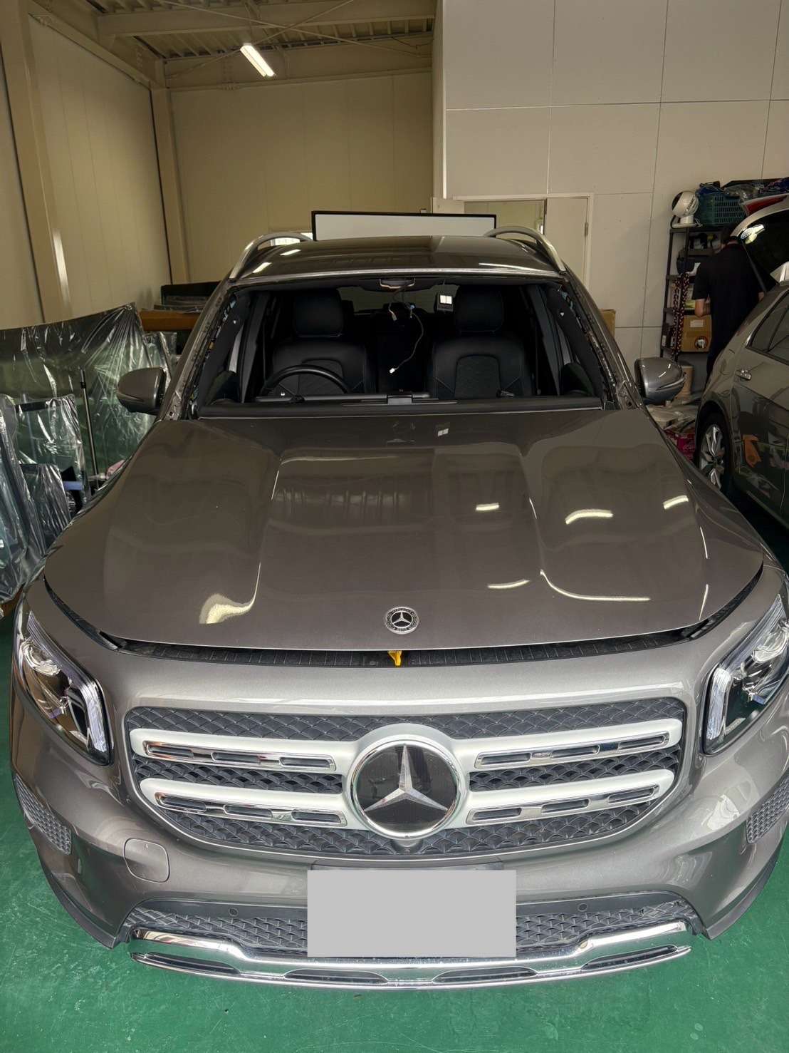 ベンツGLB200d　フロントガラス交換