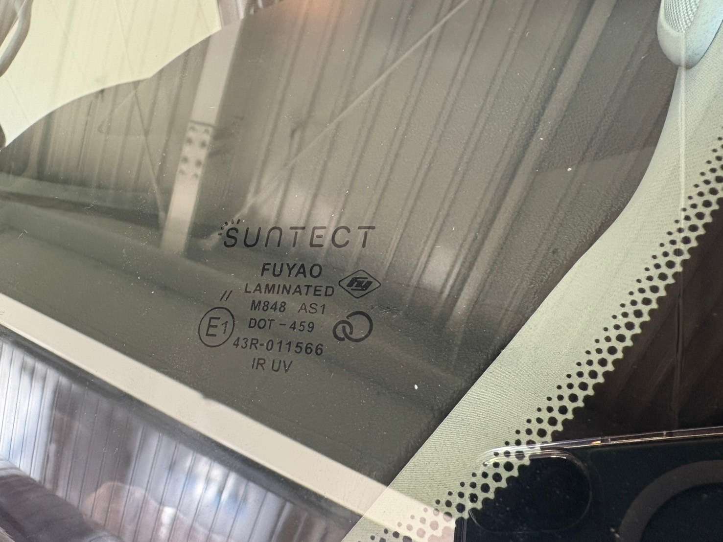 シボレーシルバラード　フロントガラス交換